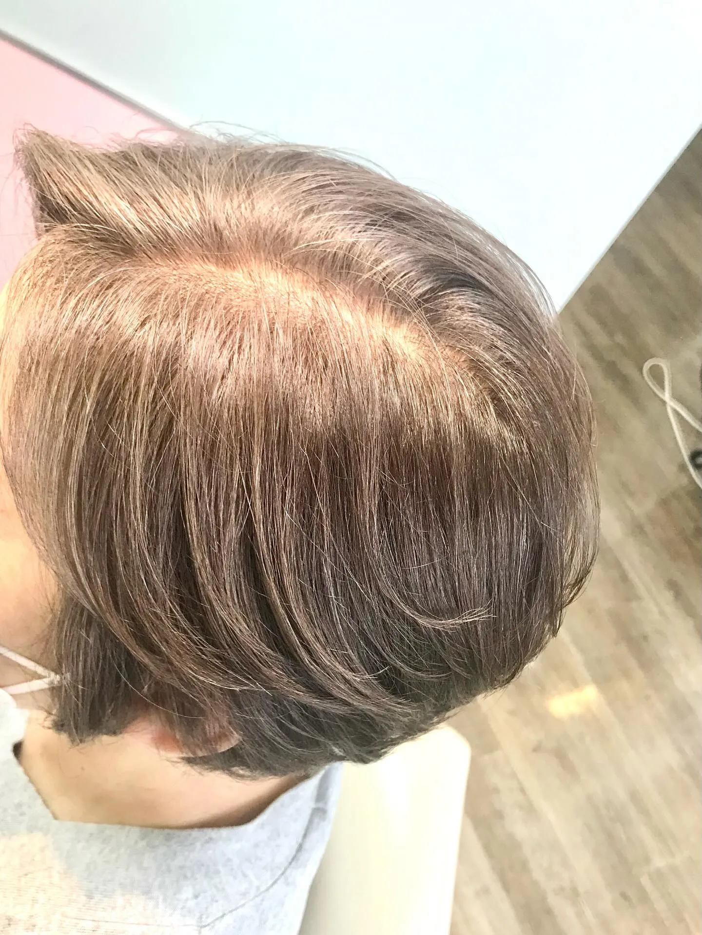 白髪の白さを活かしたカラーです^_^