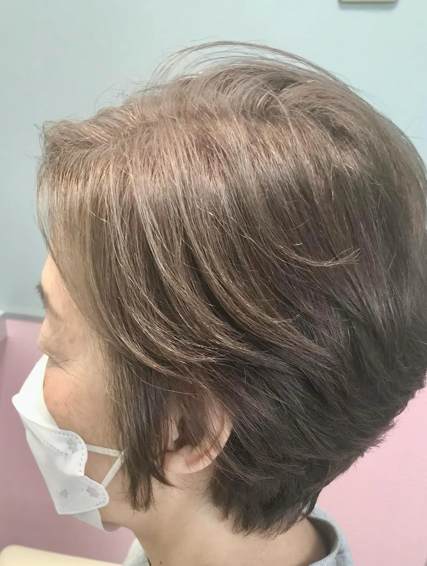 白髪の白さを活かしたカラーです^_^