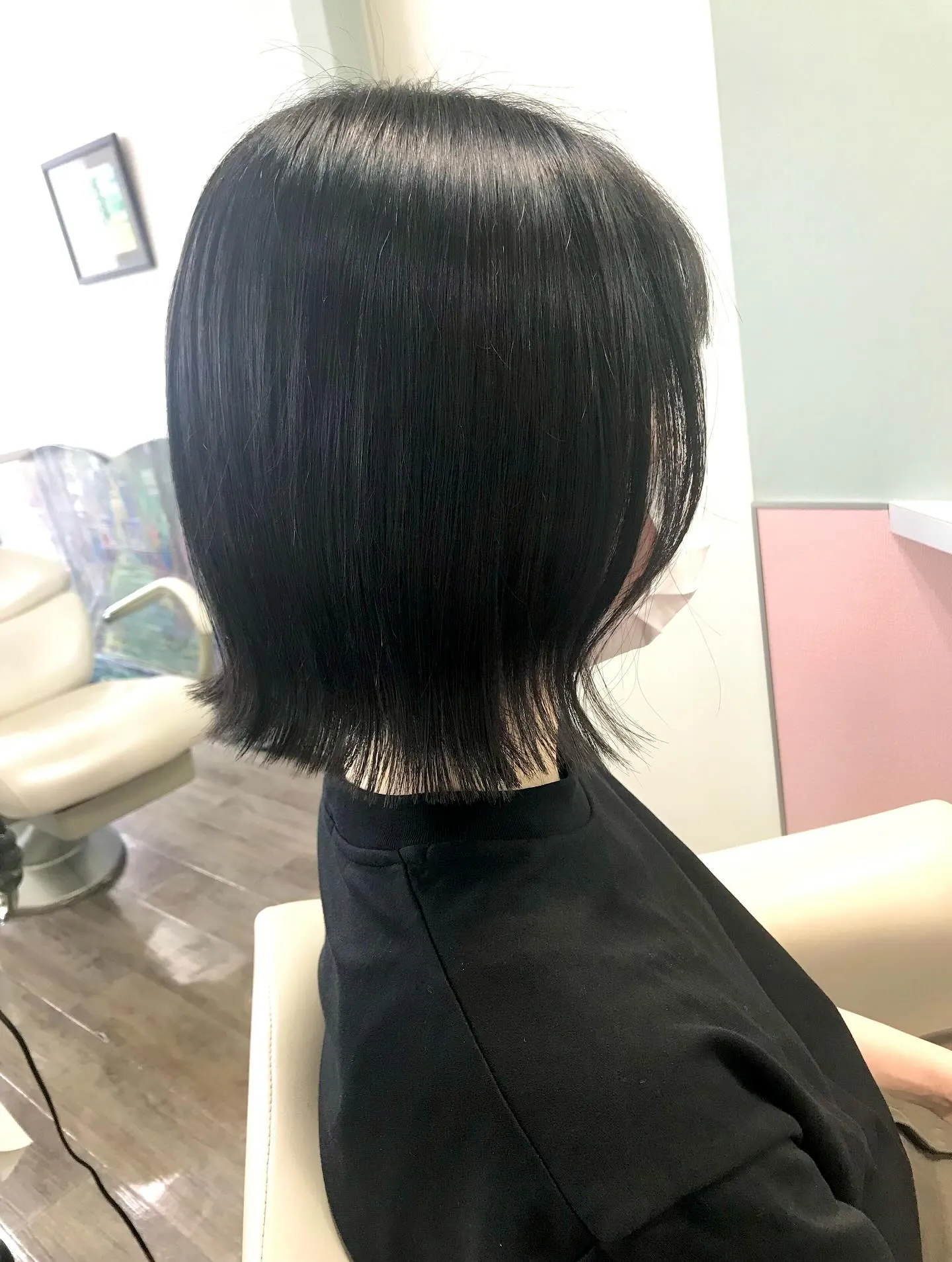 顎下2センチの軽めボブは,首元も涼しく、外ハネも内巻きも出来...